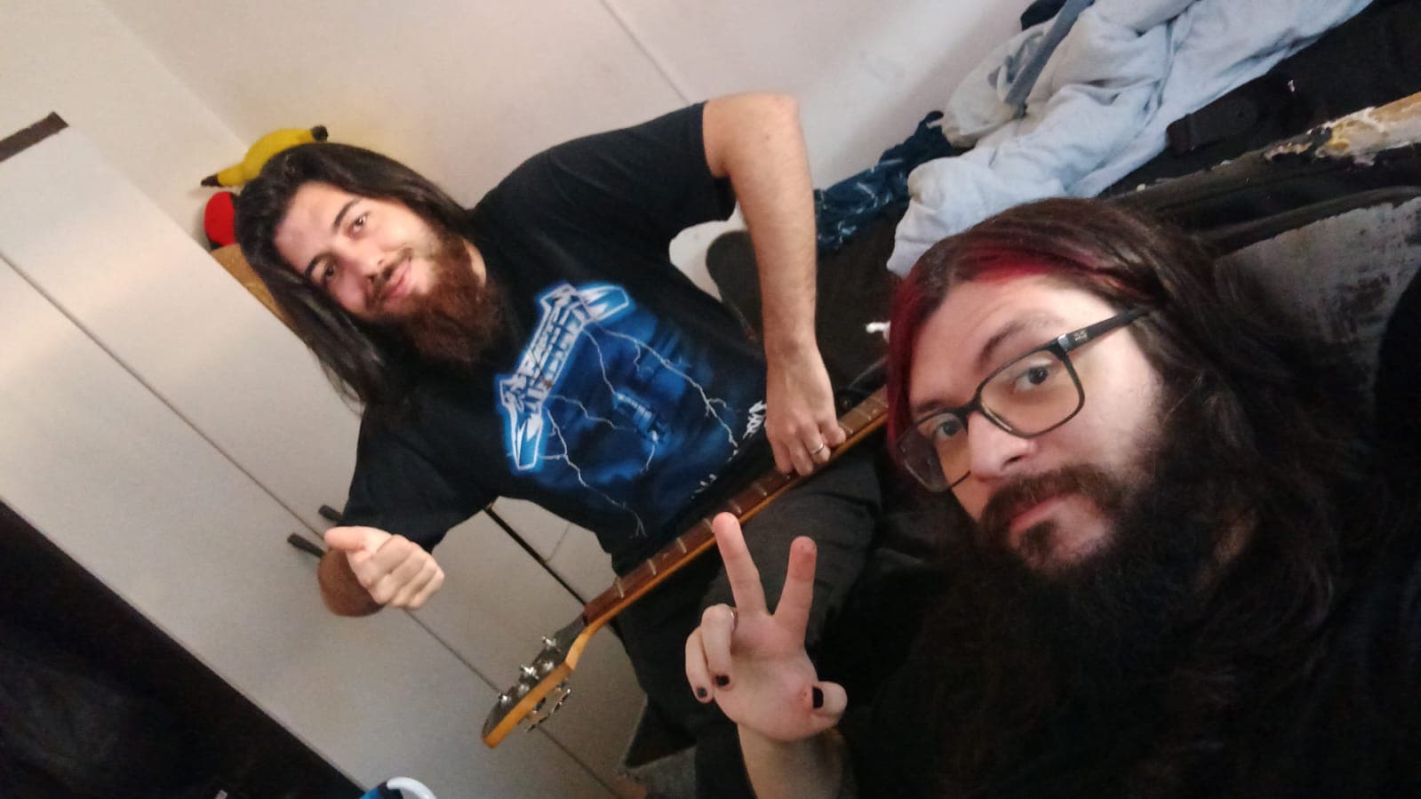 Trocando as cordas do baixo no intervalo